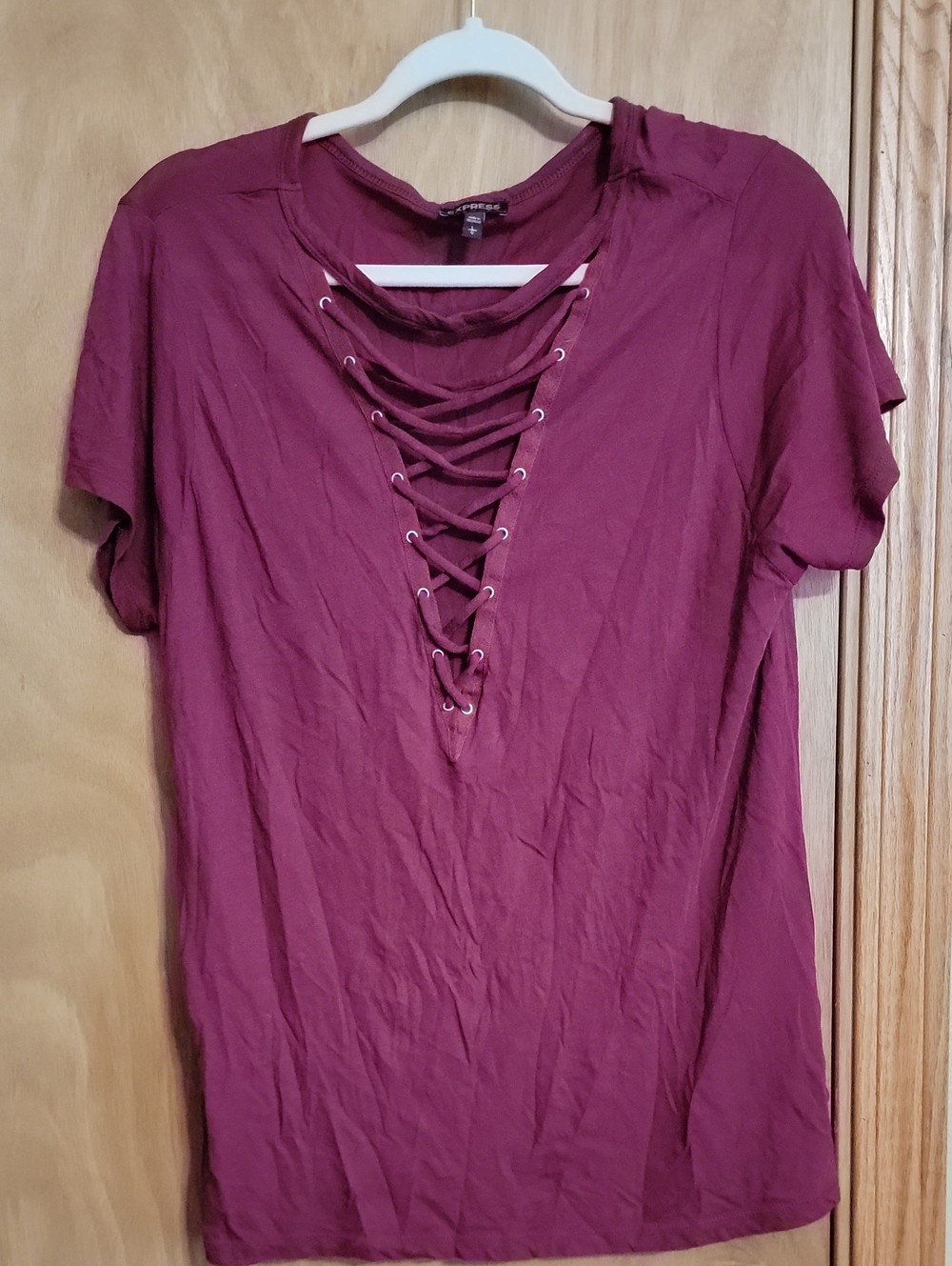 Express Lace-Up V-Neck Short Sleeve Tee - Burgundy Maroon
